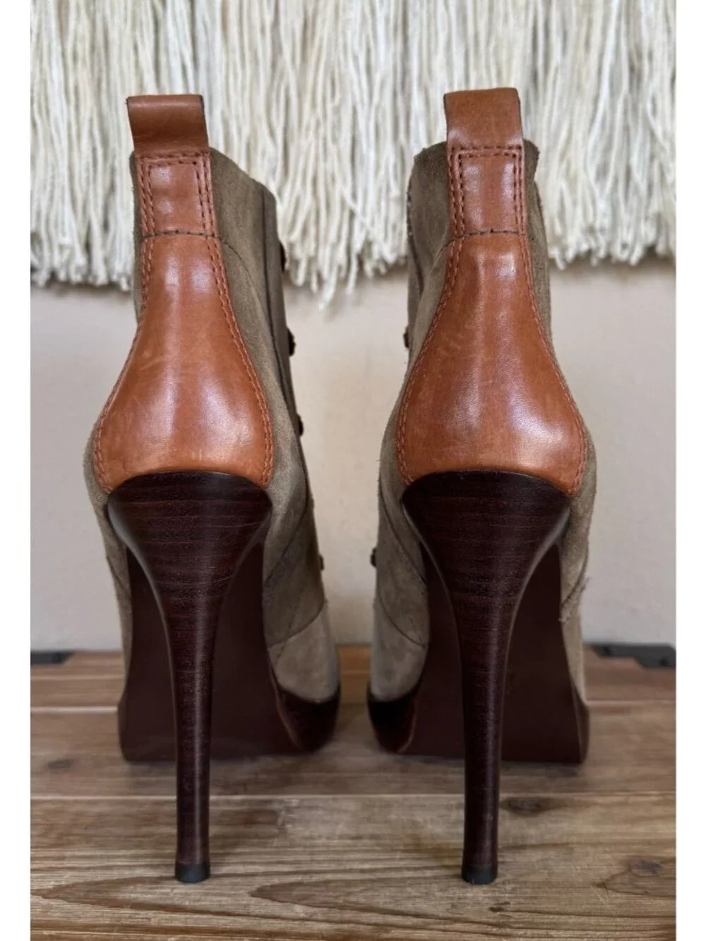 Tory Burch Y2K Halima Tan Suede Lace Up Platform High Heeled Ankle Boots Size 10